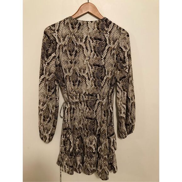 Snake Print Wrap Front V-Neck Long Sleeve Tiered Ruffle Hem Mini‎ Dress - Picture 4 of 4